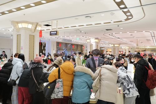 金价走高推动黄金消费升温，珠宝行业迎来新机遇